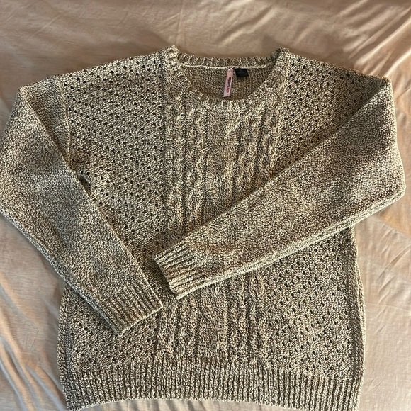 Love by Design - high side slit knit sweater - womens size medium - Picture 1 of 5